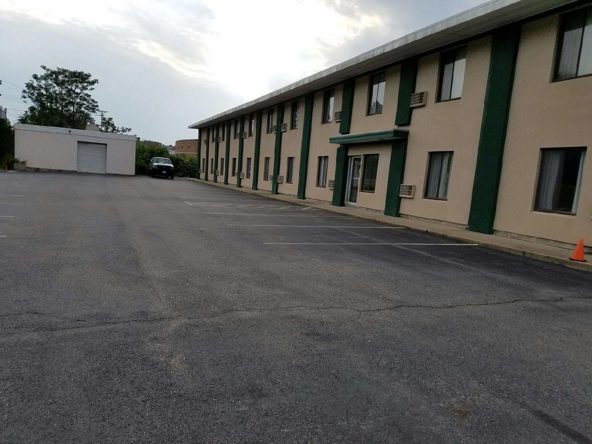 Woonsocket Motor Inn Exteriör bild